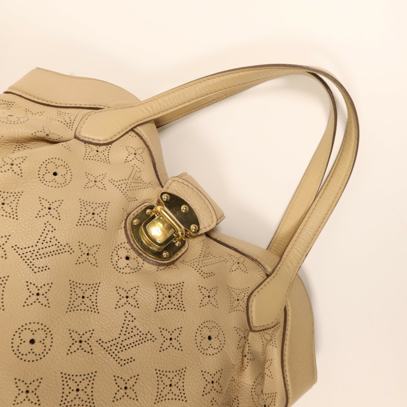 LOUIS VUITTON Mahina Seal PM金扣手挽袋-10