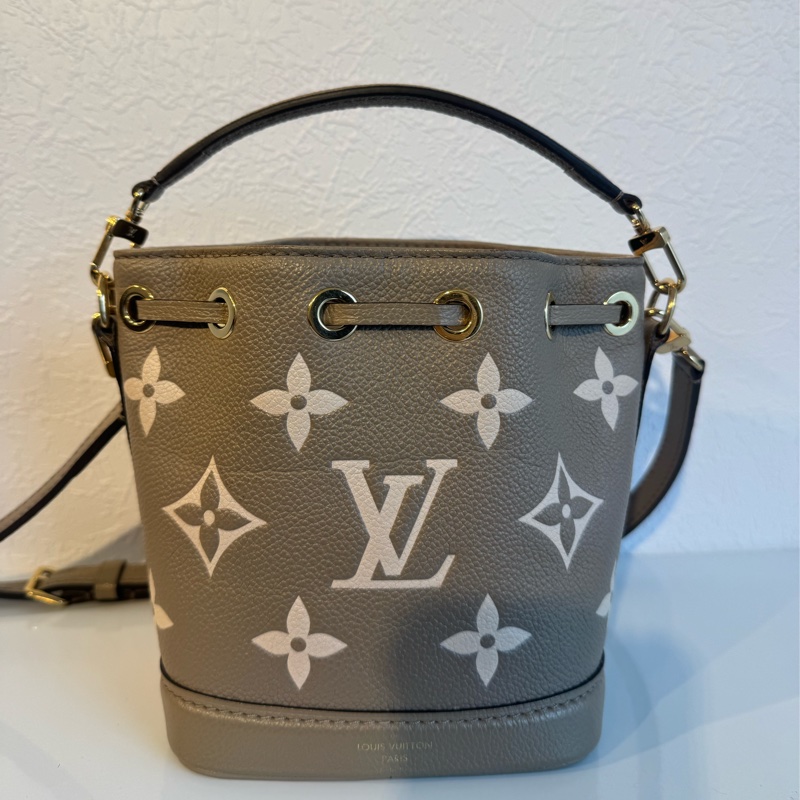 LV M46291斑鳩灰/米白nano水桶包-1