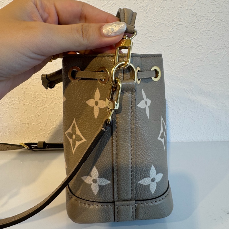 LV M46291斑鳩灰/米白nano水桶包-2