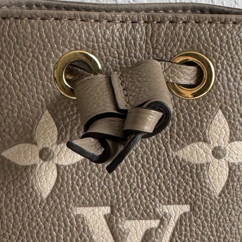 LV M46291斑鳩灰/米白nano水桶包-37