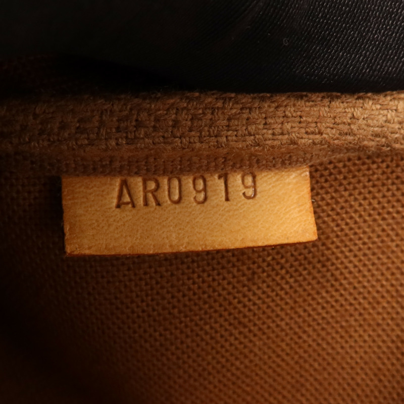 LOUIS VUITTON Monogram Pochette Accessoires金扣手挽袋棕色-6