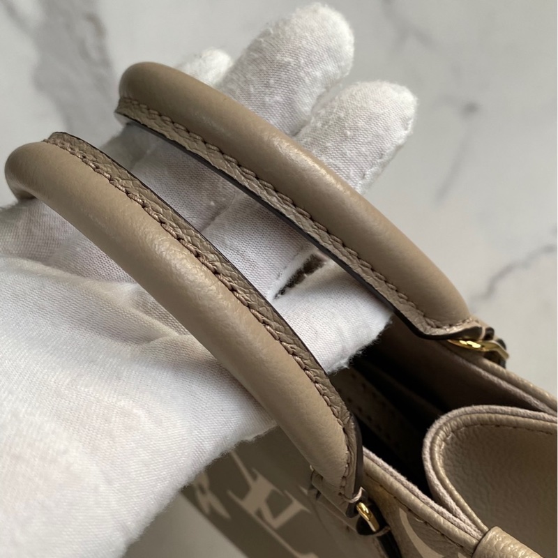 LV on the go bb 大象灰粉 99新❤️NFC晶片款-10