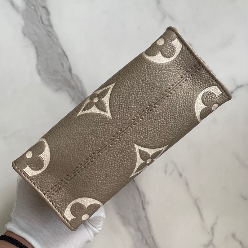 LV on the go bb 大象灰粉 99新❤️NFC晶片款-11