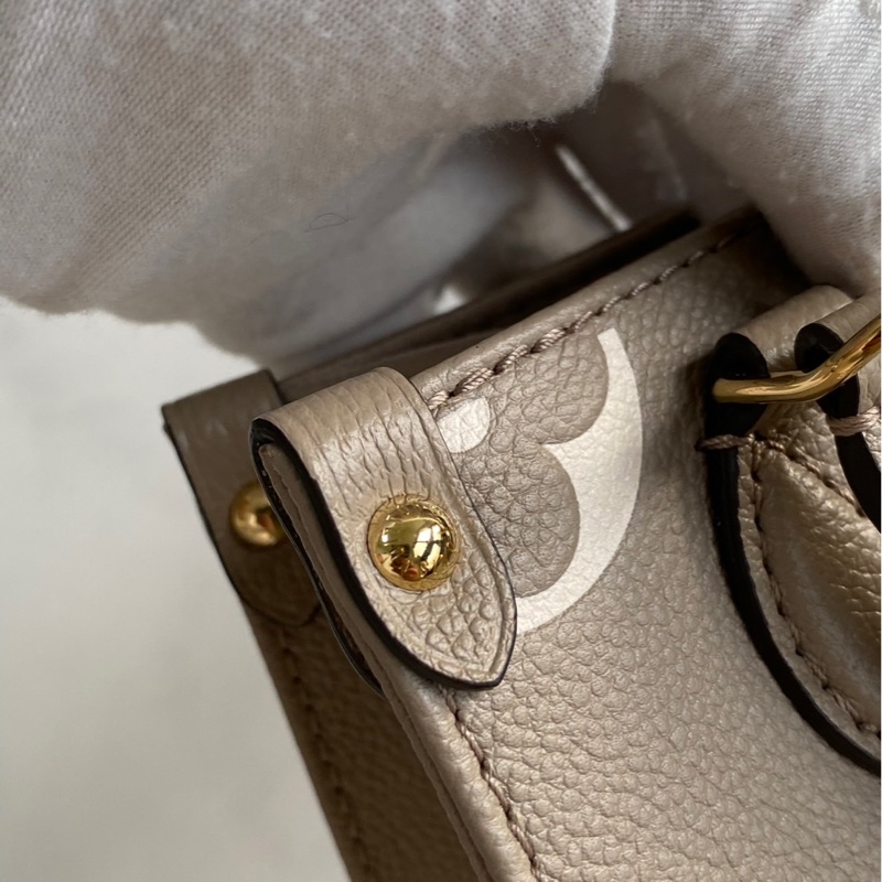LV on the go bb 大象灰粉 99新❤️NFC晶片款-12