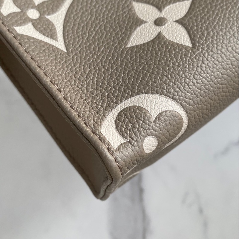 LV on the go bb 大象灰粉 99新❤️NFC晶片款-17