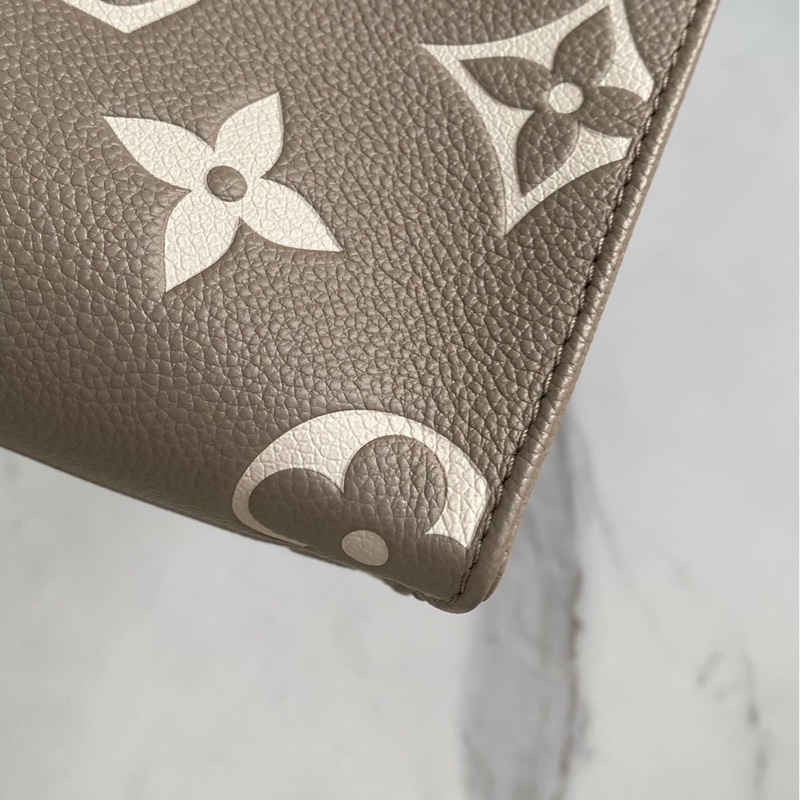 LV on the go bb 大象灰粉 99新❤️NFC晶片款-18