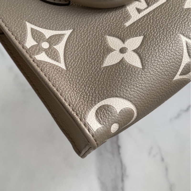 LV on the go bb 大象灰粉 99新❤️NFC晶片款-19