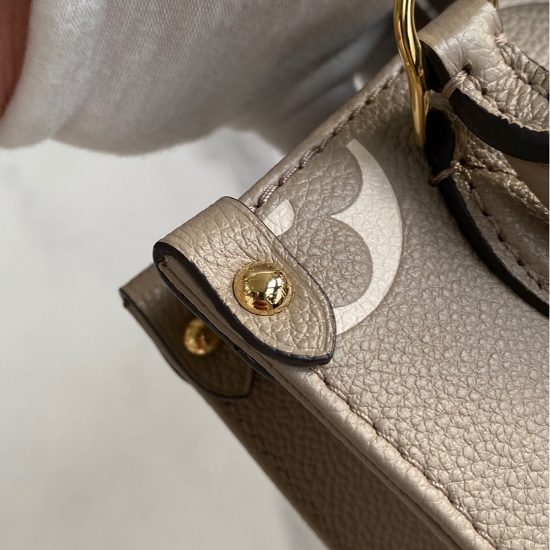 LV on the go bb 大象灰粉 99新❤️NFC晶片款-28
