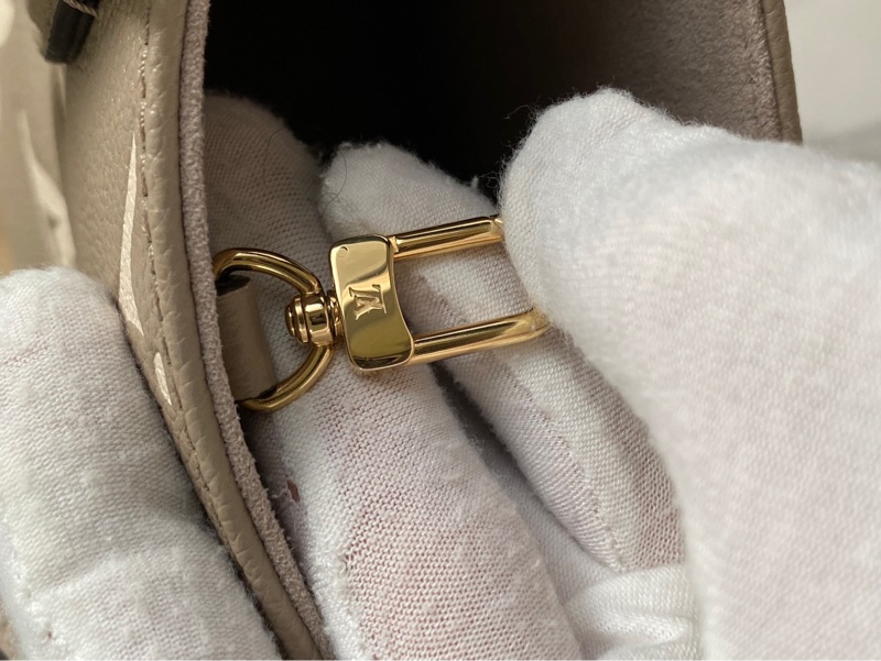 LV on the go bb 大象灰粉 99新❤️NFC晶片款-31