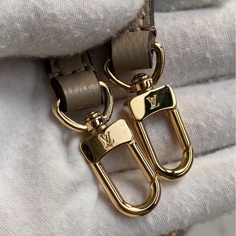 LV on the go bb 大象灰粉 99新❤️NFC晶片款-33