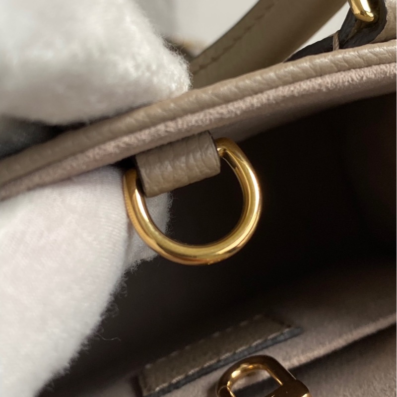 LV on the go bb 大象灰粉 99新❤️NFC晶片款-34