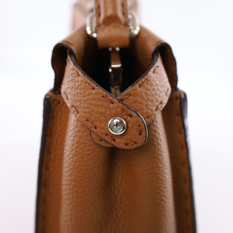 FENDI Peekaboo焦糖色銀扣中外縫線手提包 肩背包-14