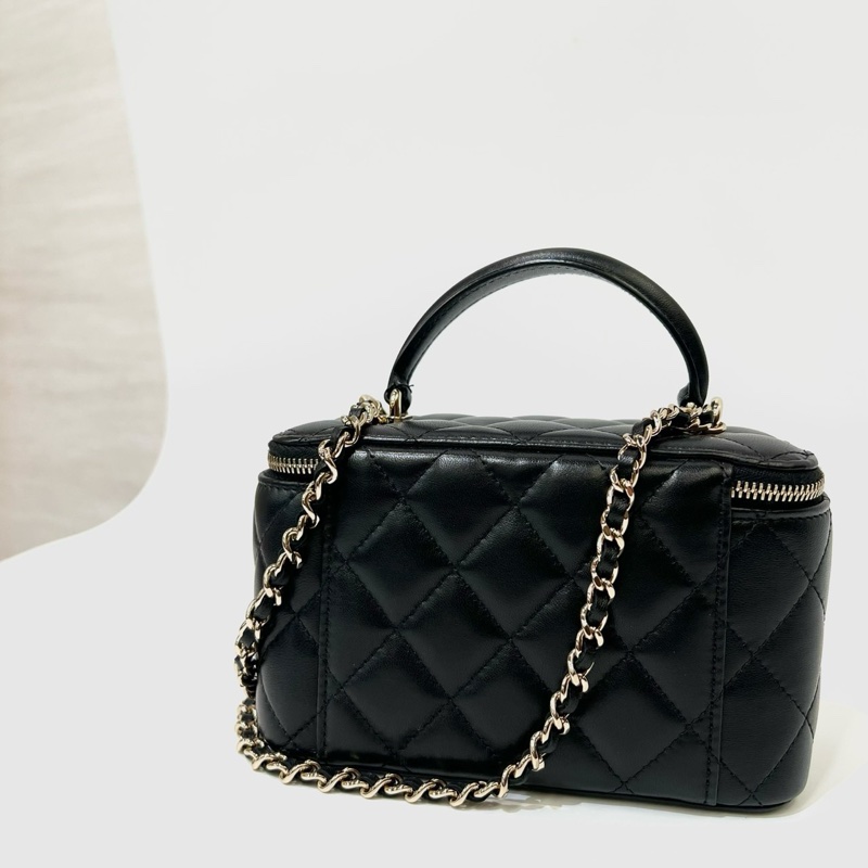 Chanel 黑羊菱格手提長盒子皮穿鍊斜背化妝包 AP2199-1