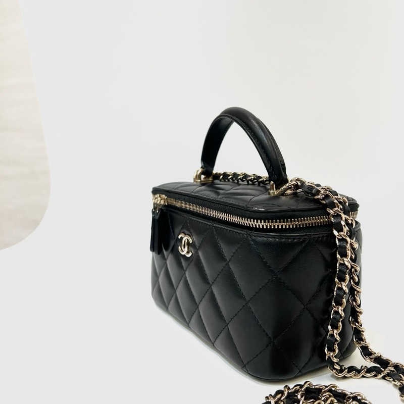 Chanel 黑羊菱格手提長盒子皮穿鍊斜背化妝包 AP2199-2