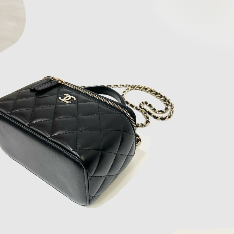 Chanel 黑羊菱格手提長盒子皮穿鍊斜背化妝包 AP2199-6