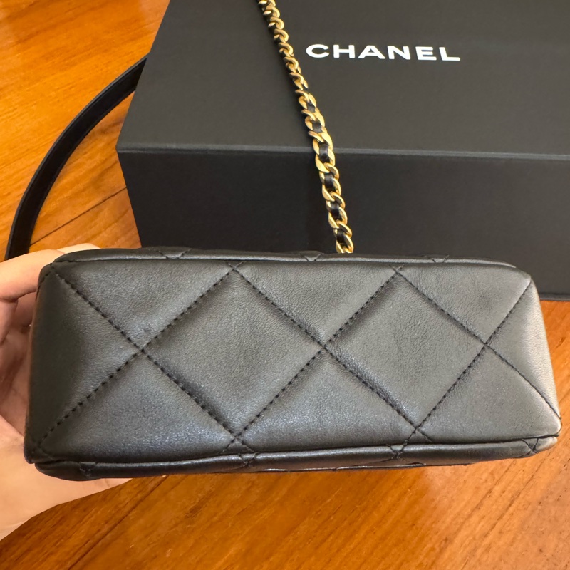 chanel黑菱格金雙C圓圈提把斜背包-4