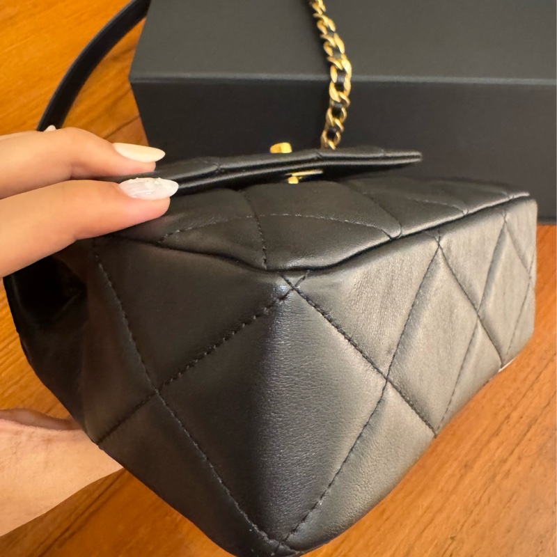 chanel黑菱格金雙C圓圈提把斜背包-5