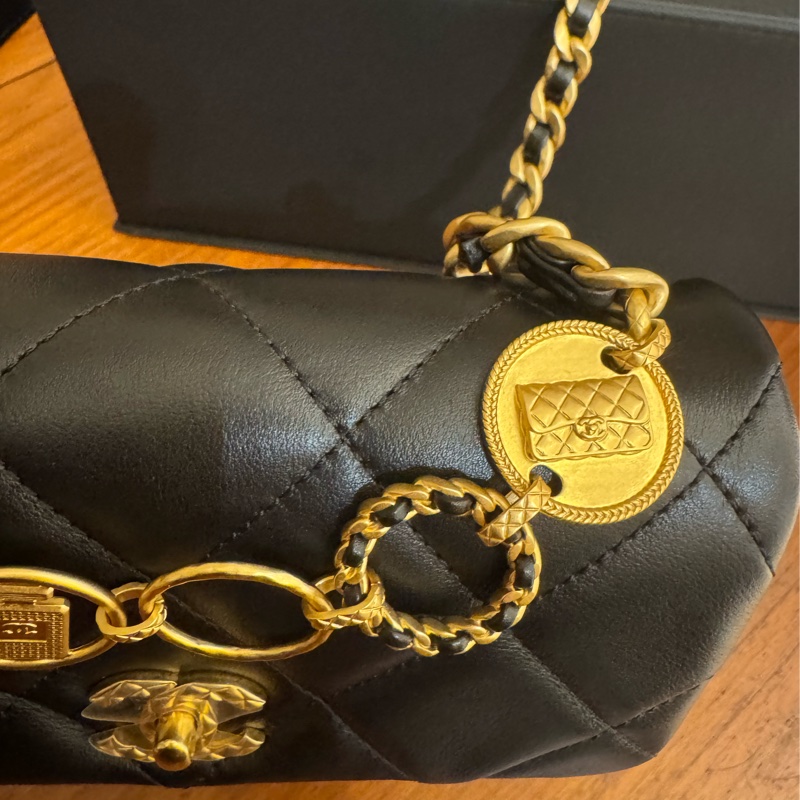 chanel黑菱格金雙C圓圈提把斜背包-12