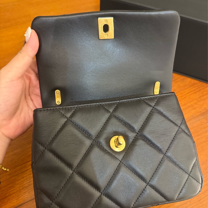chanel黑菱格金雙C圓圈提把斜背包-19
