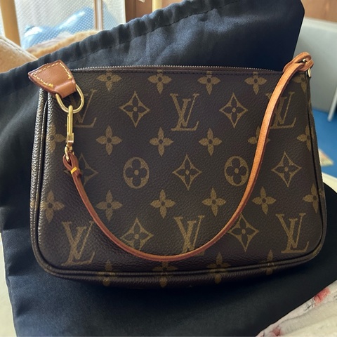 國際精品LV依舊熱賣款的麻將包（大款）降價