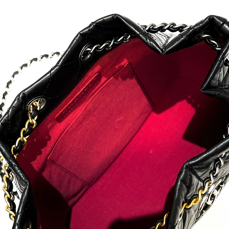 Chanel 黑復刻牛皮菱格紋Gabrielle霧銀釦束口流浪後背包A94485-7
