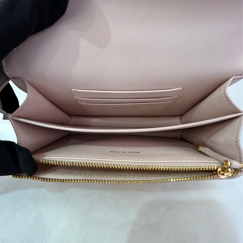 Dior粉色金釦Miss Caro Mini-5