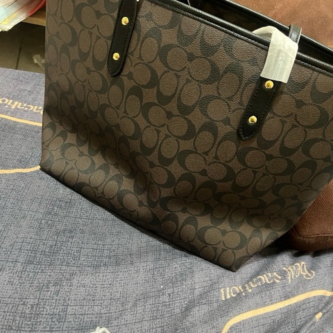 COACH 巧克力色大C PVC托特包