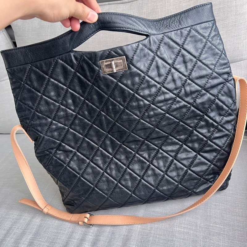 黑色絎縫魚子醬皮革 Reissue 2.55 手提斜背單肩包 #割愛價58800配銀色做舊金屬配件 時髦到不行-16