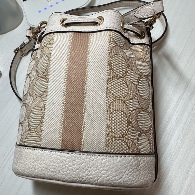 coach奶茶色迷你水桶包-2