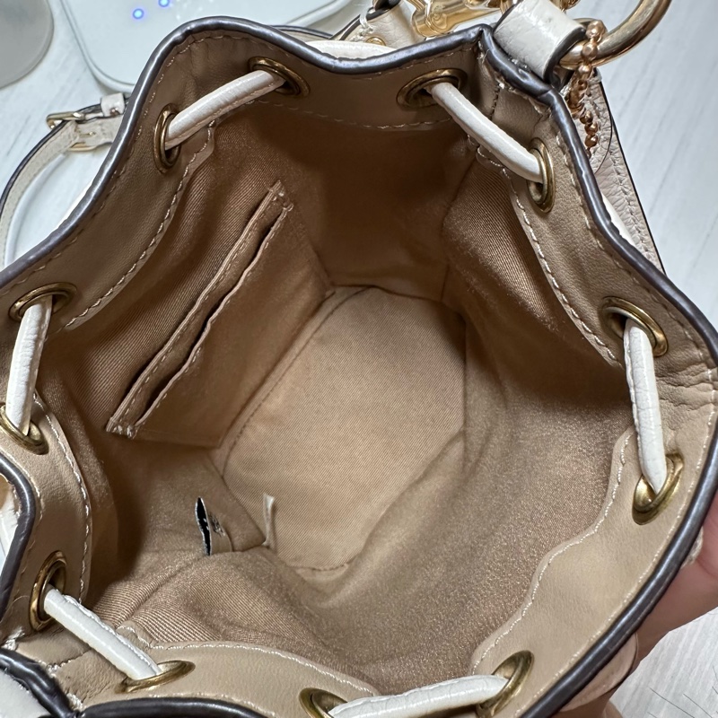coach奶茶色迷你水桶包-4