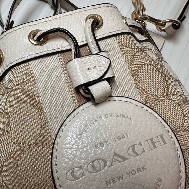 coach奶茶色迷你水桶包-6