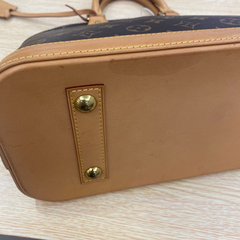 Lv Alma PM 貝殼包-11