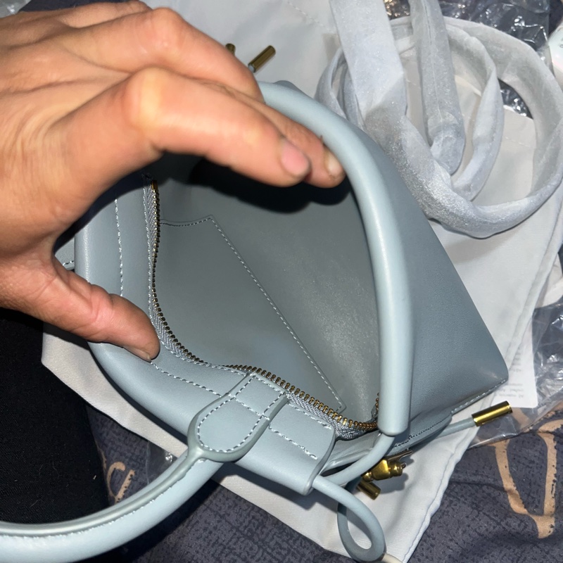 CHARLES & KEITH的方形斜背手提包-2