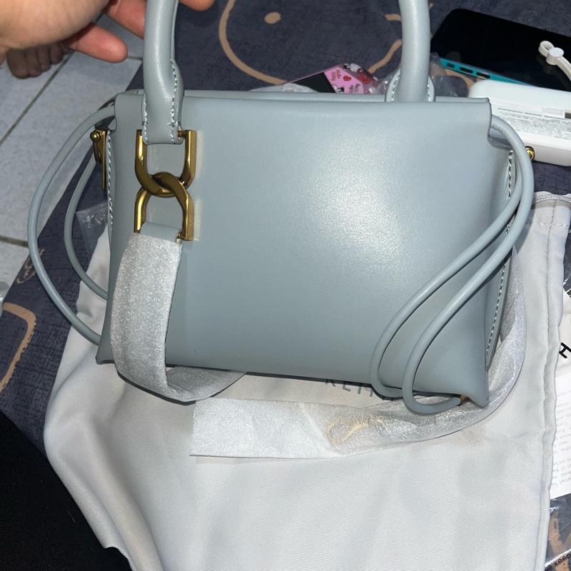 CHARLES & KEITH的方形斜背手提包-5