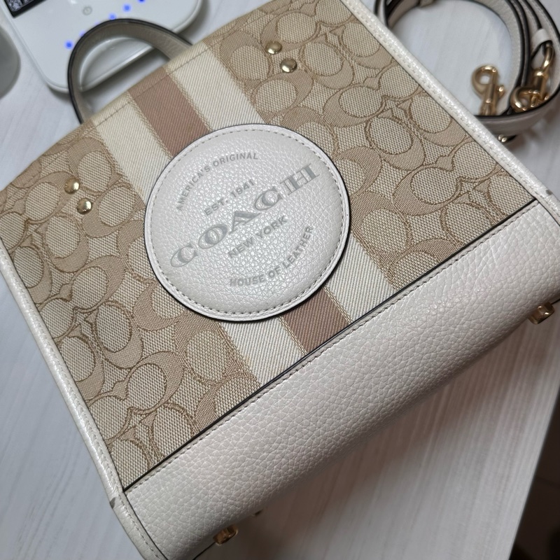 coach奶茶色托特包-0