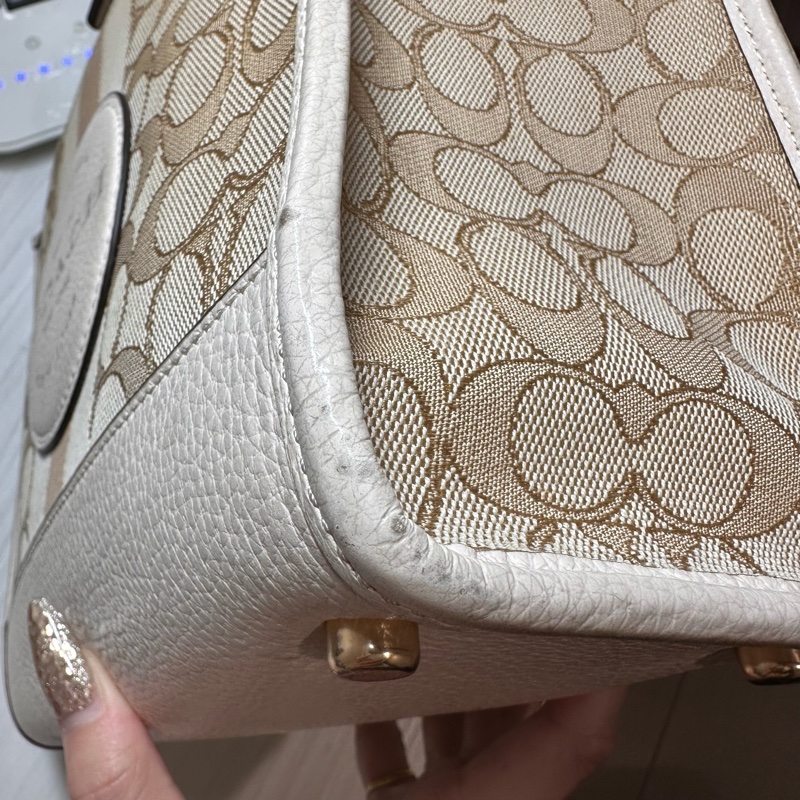coach奶茶色托特包-11