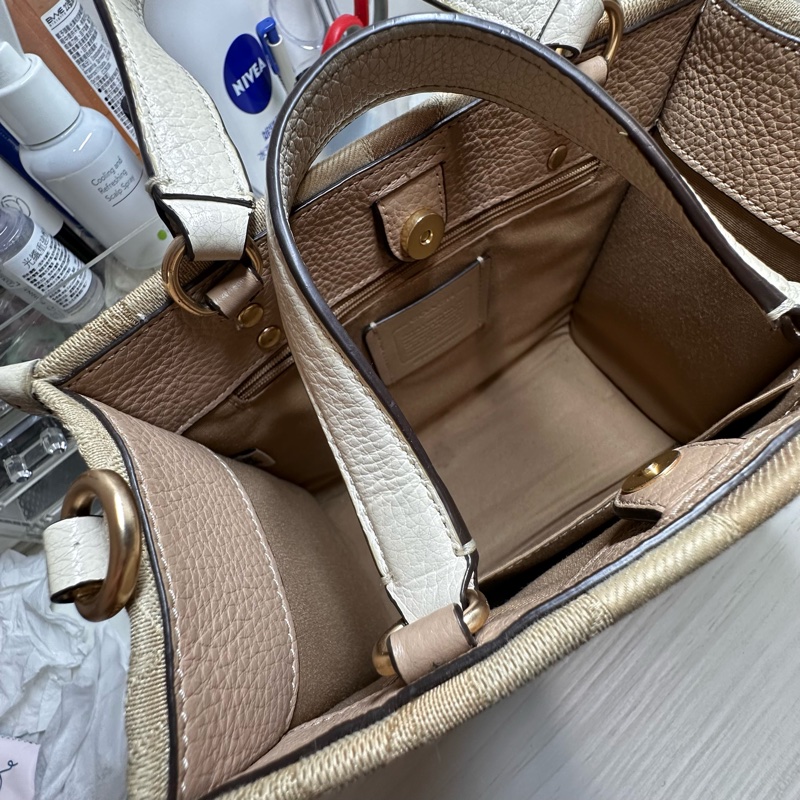 coach奶茶色托特包-20