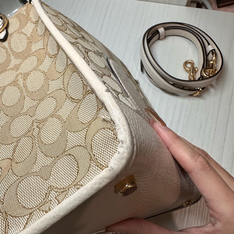 coach奶茶色托特包-24