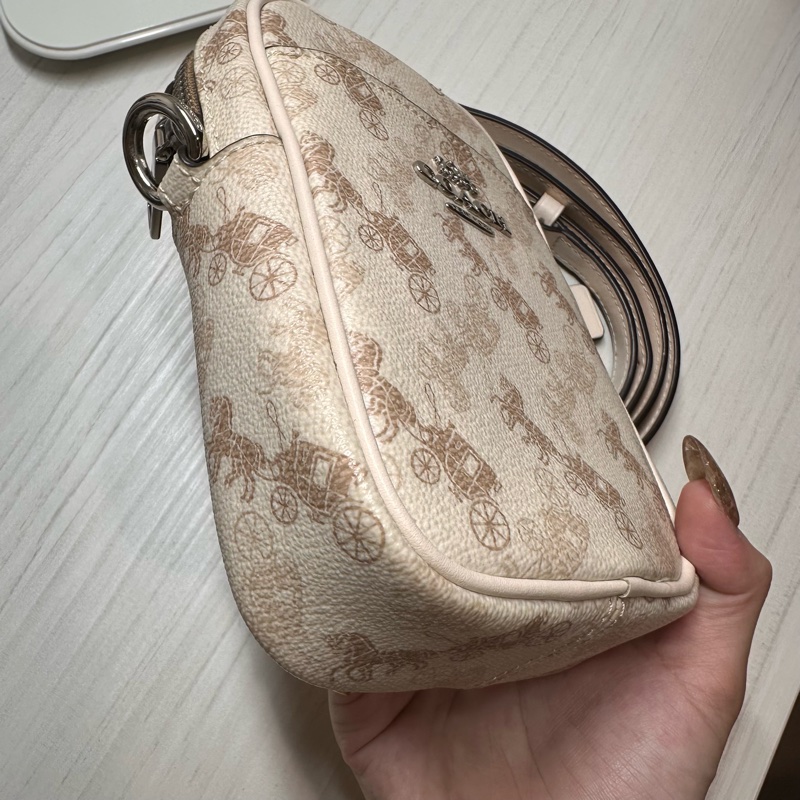coach皮革相機包-11