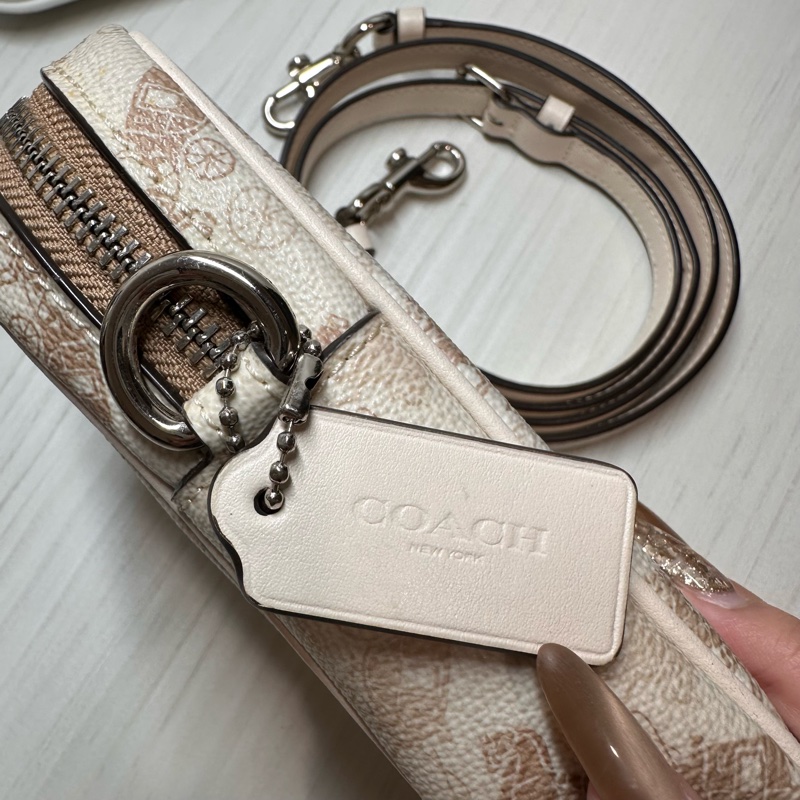 coach皮革相機包-17