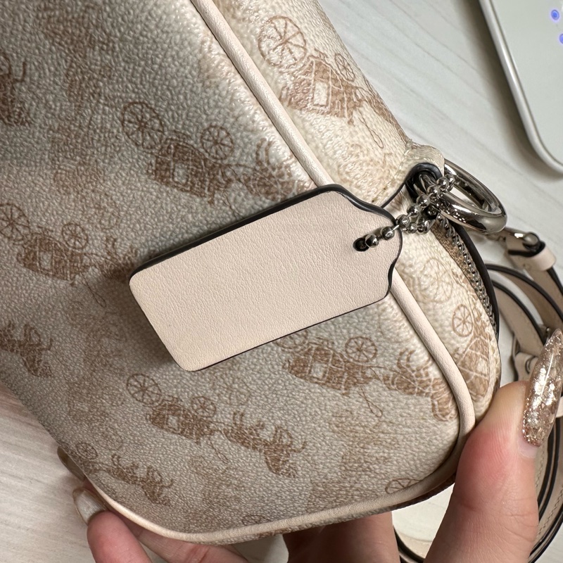 coach皮革相機包-18