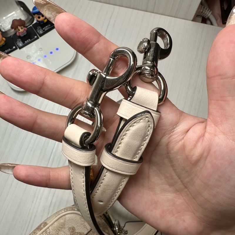 coach皮革相機包-23