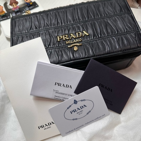 Prada皮革鏈條肩背包可斜背