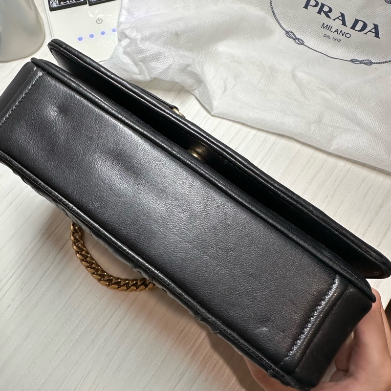 Prada皮革鏈條肩背包可斜背-3