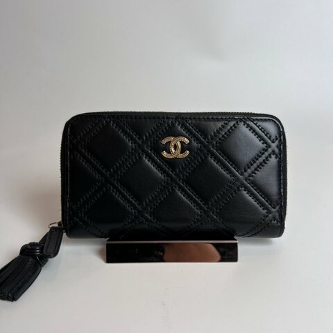 CHANEL 菱格紋外縫線ㄇ拉中夾黑羊皮24開