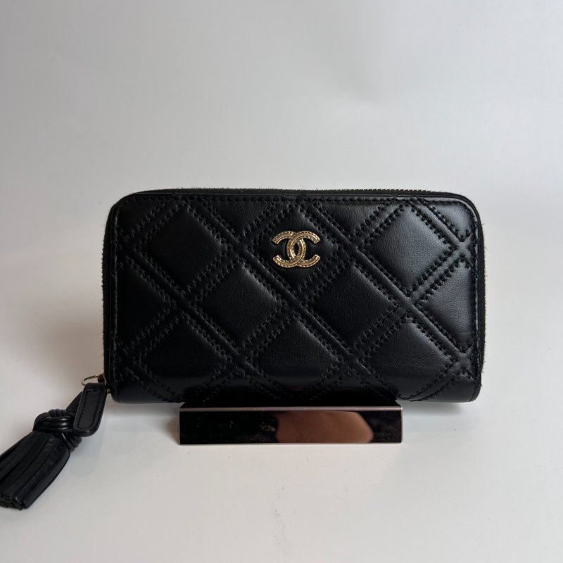 CHANEL 菱格紋外縫線ㄇ拉中夾黑羊皮24開-0