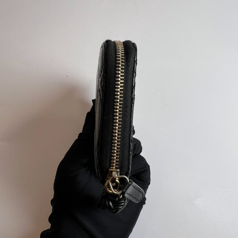 CHANEL 菱格紋外縫線ㄇ拉中夾黑羊皮24開-2