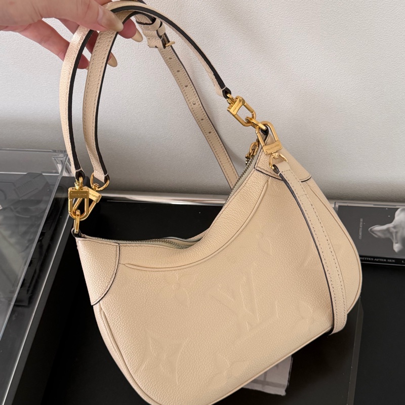 LV Boulogne PM 牛角包 白壓紋-1