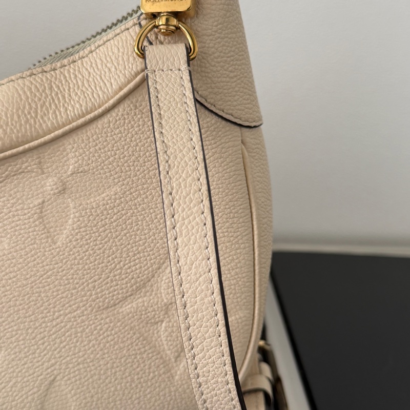 LV Boulogne PM 牛角包 白壓紋-5