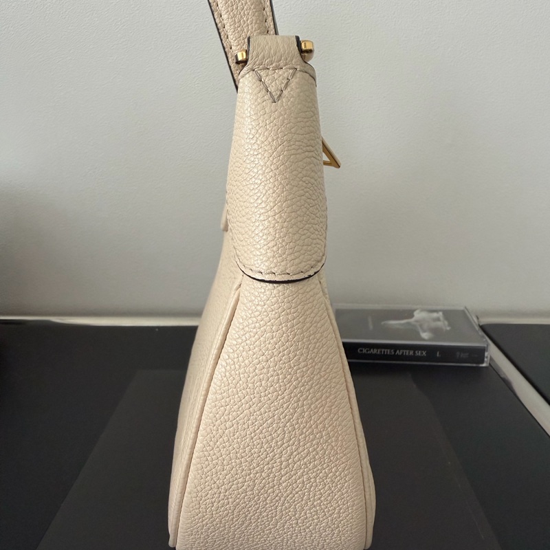 LV Boulogne PM 牛角包 白壓紋-7